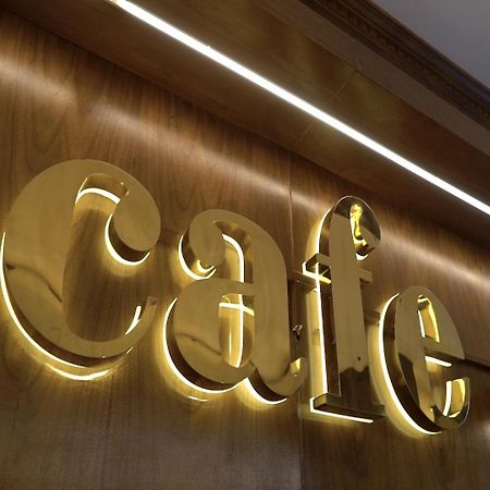 Violet Rose Aprit Hotel Джеда Екстериор снимка