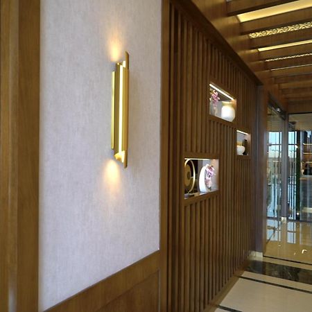 Violet Rose Aprit Hotel Джеда Екстериор снимка