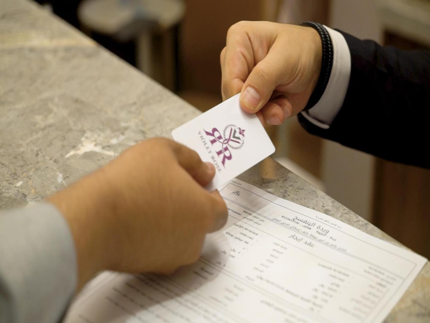 Violet Rose Aprit Hotel Джеда Екстериор снимка