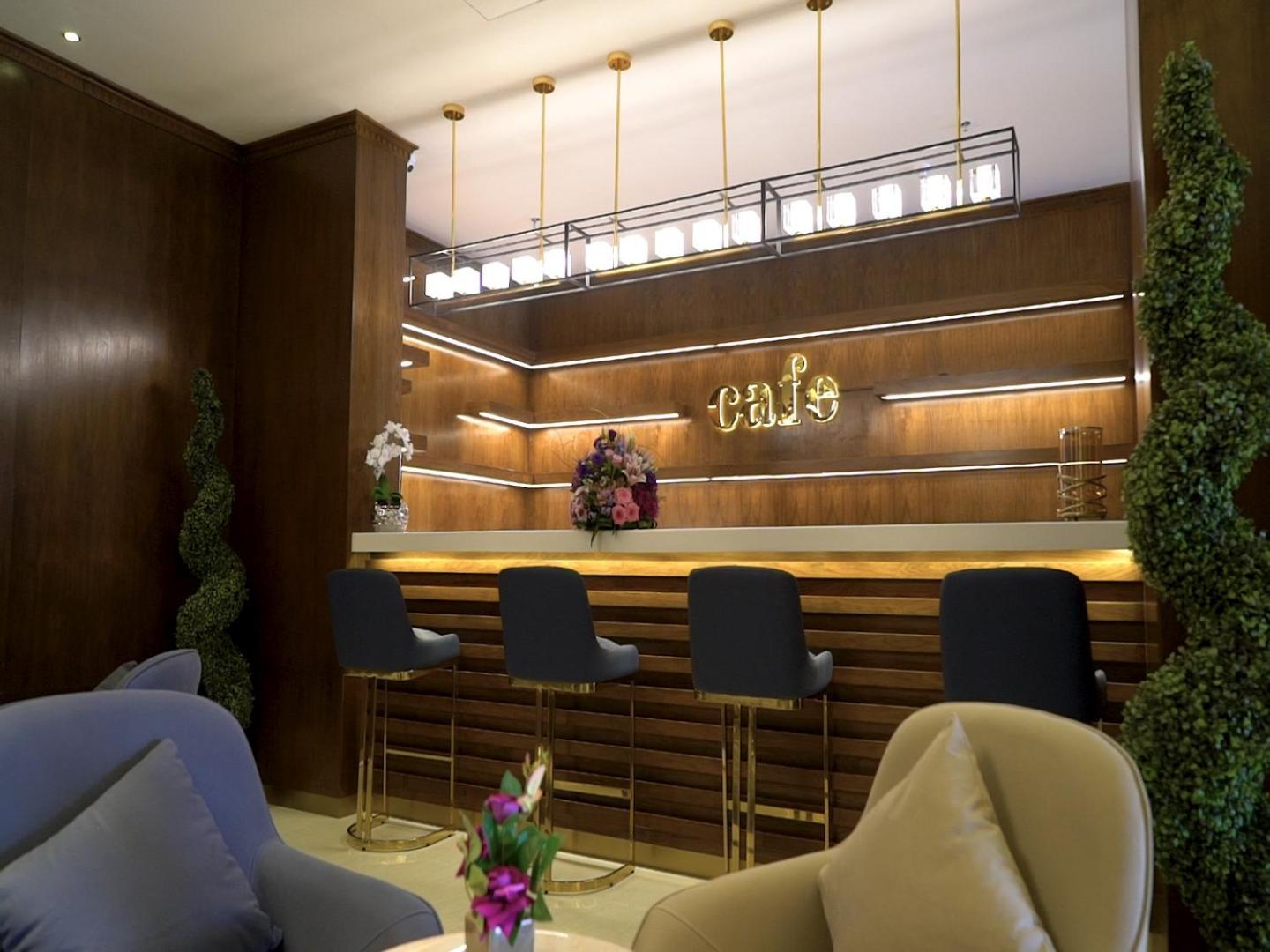 Violet Rose Aprit Hotel Джеда Екстериор снимка