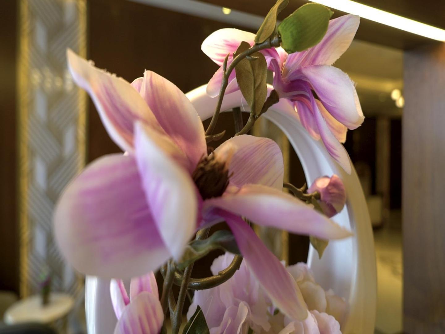 Violet Rose Aprit Hotel Джеда Екстериор снимка