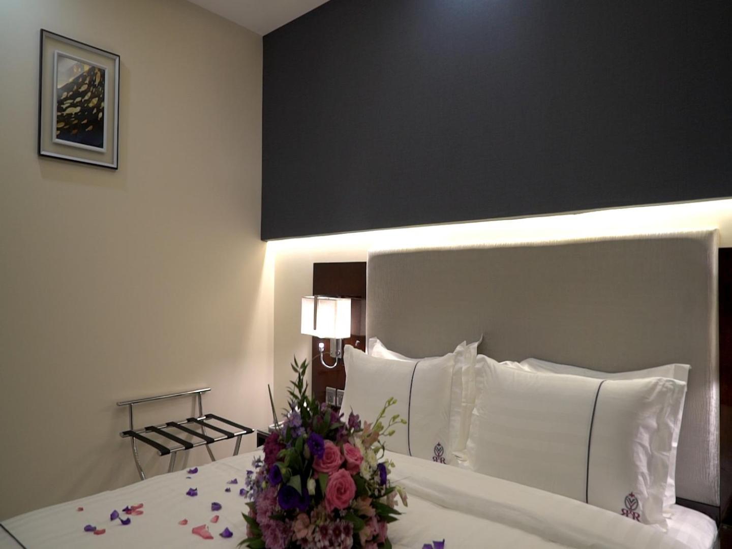 Violet Rose Aprit Hotel Джеда Екстериор снимка