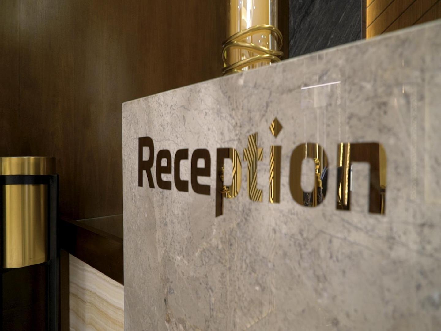 Violet Rose Aprit Hotel Джеда Екстериор снимка