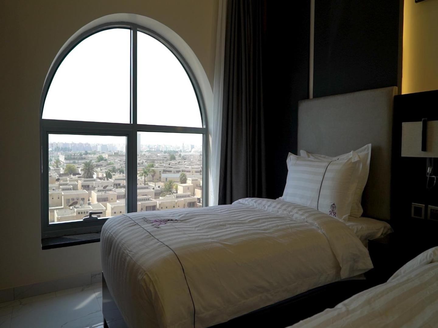 Violet Rose Aprit Hotel Джеда Екстериор снимка
