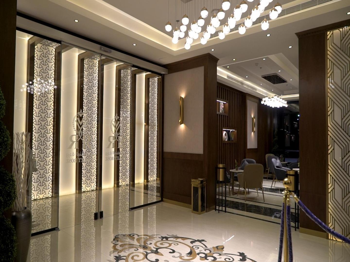 Violet Rose Aprit Hotel Джеда Екстериор снимка