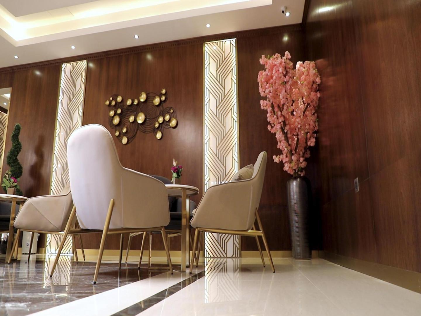 Violet Rose Aprit Hotel Джеда Екстериор снимка