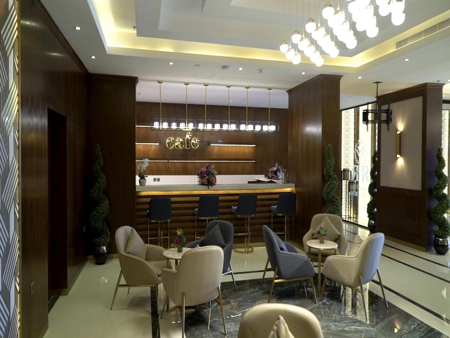 Violet Rose Aprit Hotel Джеда Екстериор снимка