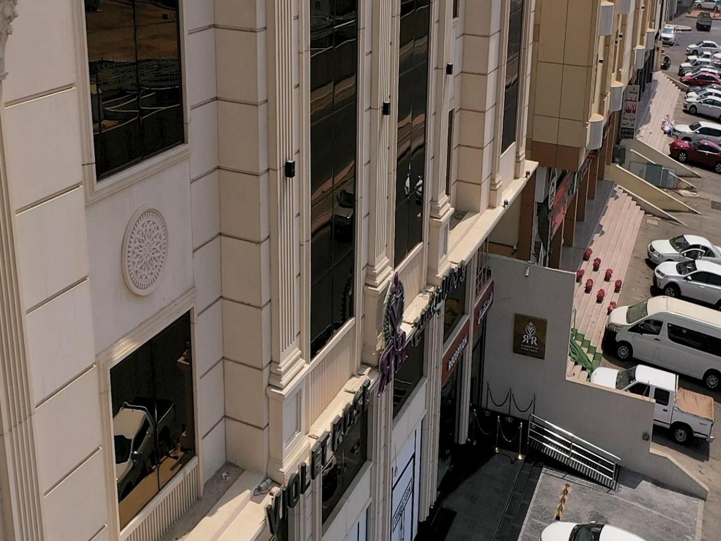 Violet Rose Aprit Hotel Джеда Екстериор снимка