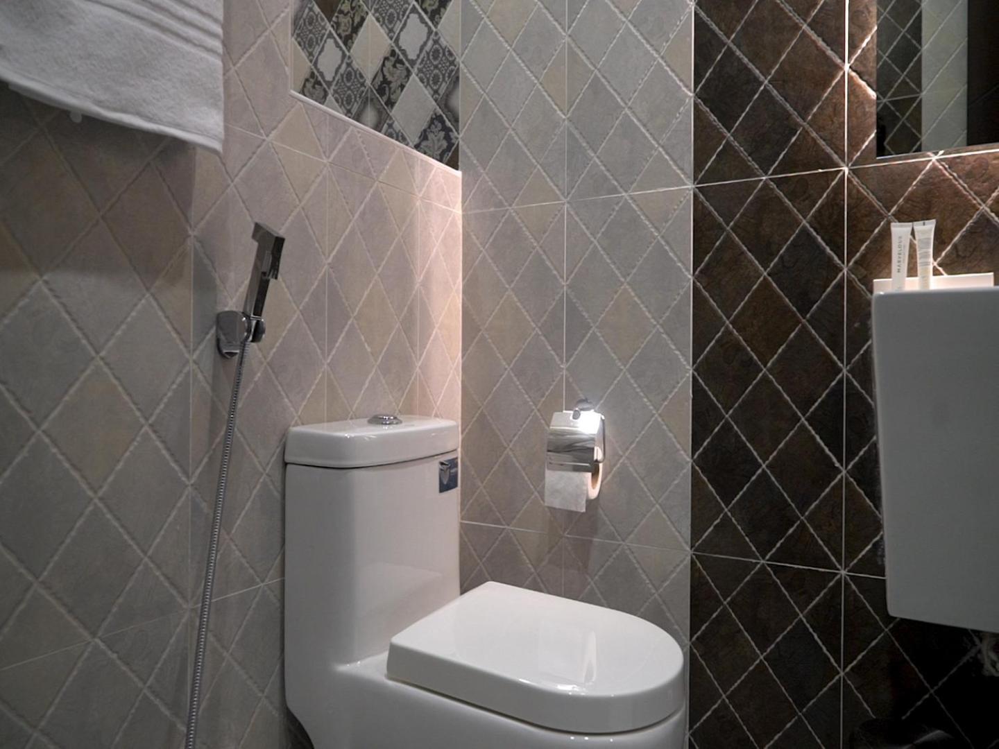 Violet Rose Aprit Hotel Джеда Екстериор снимка
