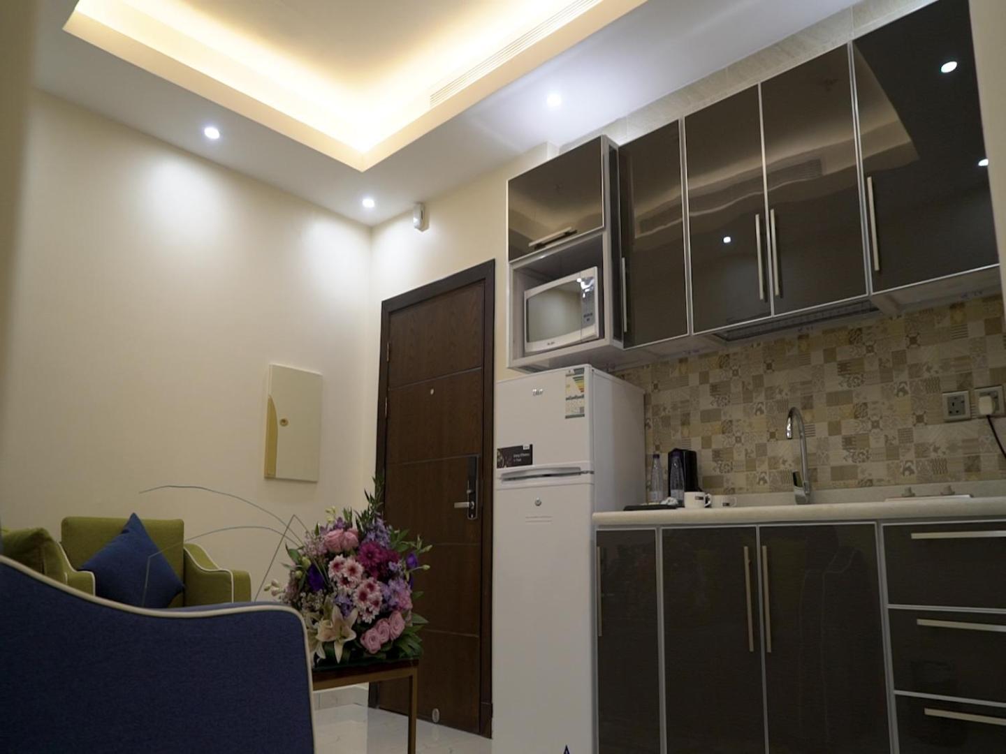 Violet Rose Aprit Hotel Джеда Екстериор снимка
