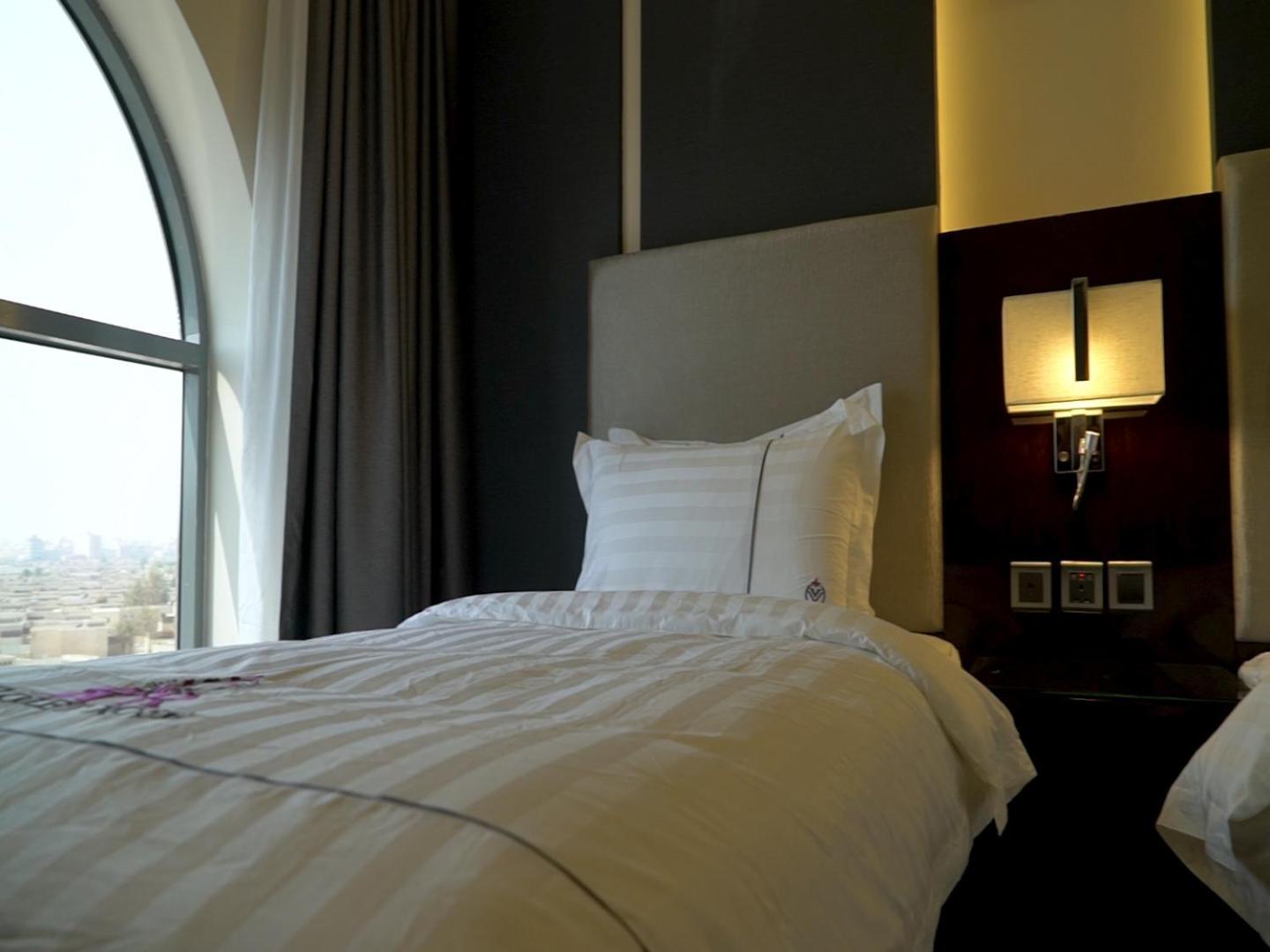 Violet Rose Aprit Hotel Джеда Екстериор снимка