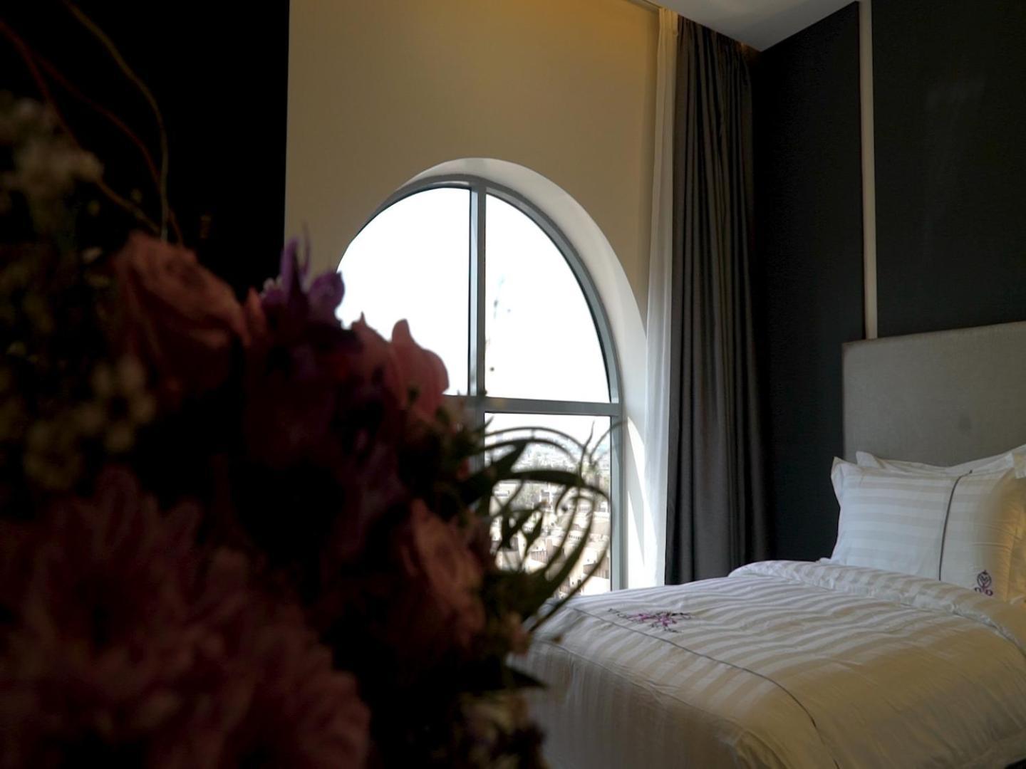 Violet Rose Aprit Hotel Джеда Екстериор снимка